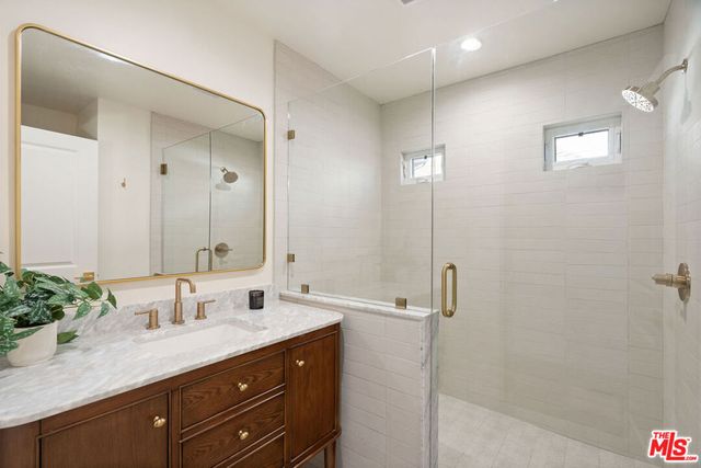 4617 10th Avenue, Los Angeles, CA 90043