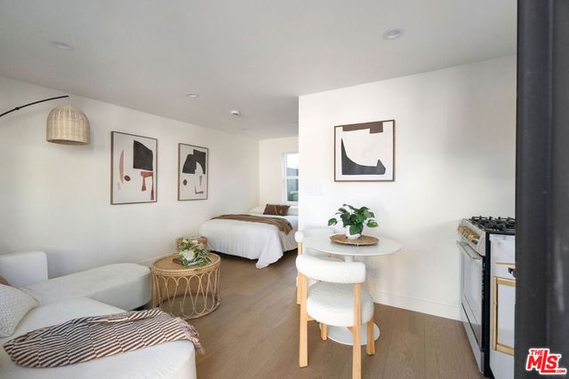 4617 10th Avenue, Los Angeles, CA 90043