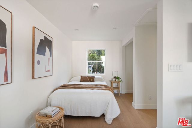 4617 10th Avenue, Los Angeles, CA 90043