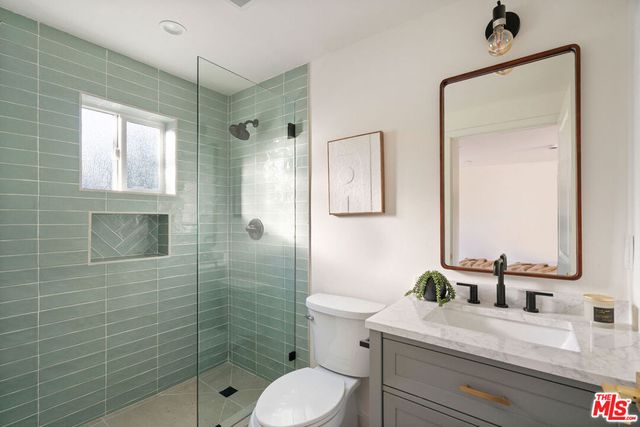 4617 10th Avenue, Los Angeles, CA 90043