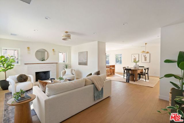 4617 10th Avenue, Los Angeles, CA 90043