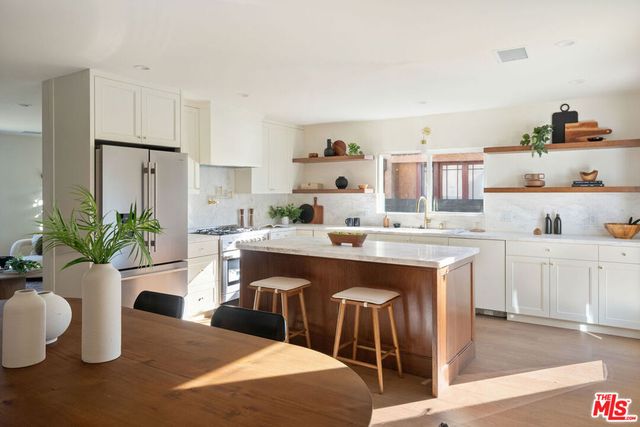 4617 10th Avenue, Los Angeles, CA 90043