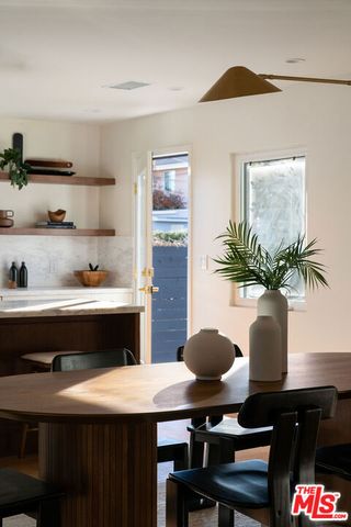 4617 10th Avenue, Los Angeles, CA 90043