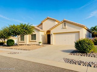 25 S Eastern Dawn Avenue, Tucson, AZ 85748