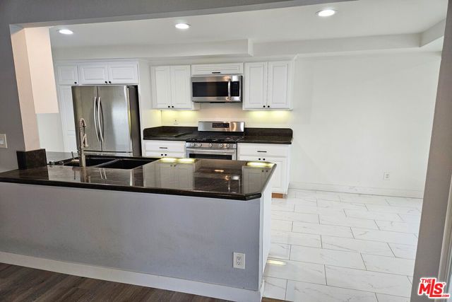 22337 Cantara Street, Canoga Park (los Angeles), CA 91304