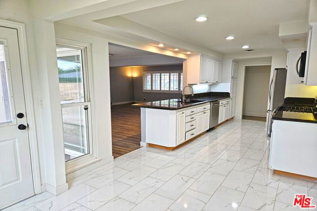 22337 Cantara Street, Canoga Park (los Angeles), CA 91304