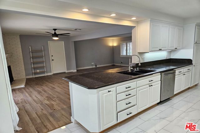 22337 Cantara Street, Canoga Park (los Angeles), CA 91304