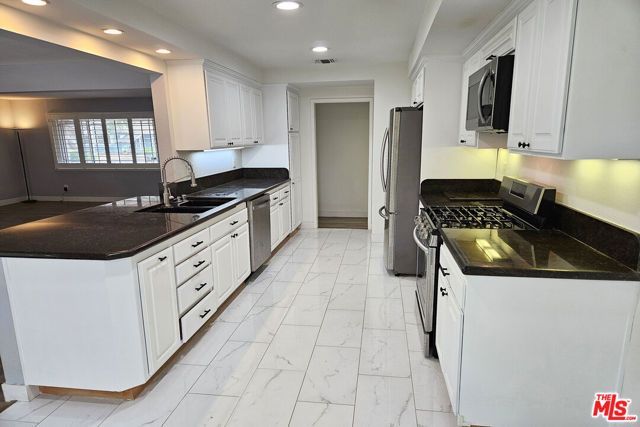 22337 Cantara Street, Canoga Park (los Angeles), CA 91304