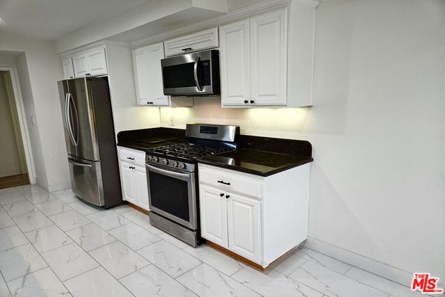 22337 Cantara Street, Canoga Park (los Angeles), CA 91304