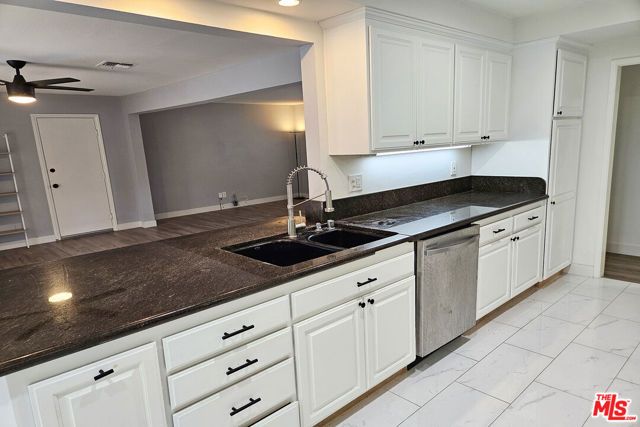 22337 Cantara Street, Canoga Park (los Angeles), CA 91304