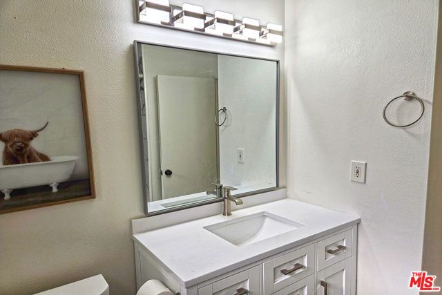 22337 Cantara Street, Canoga Park (los Angeles), CA 91304