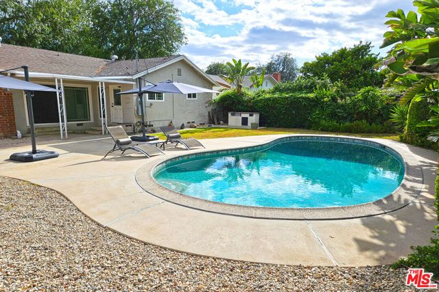 22337 Cantara Street, Canoga Park (los Angeles), CA 91304