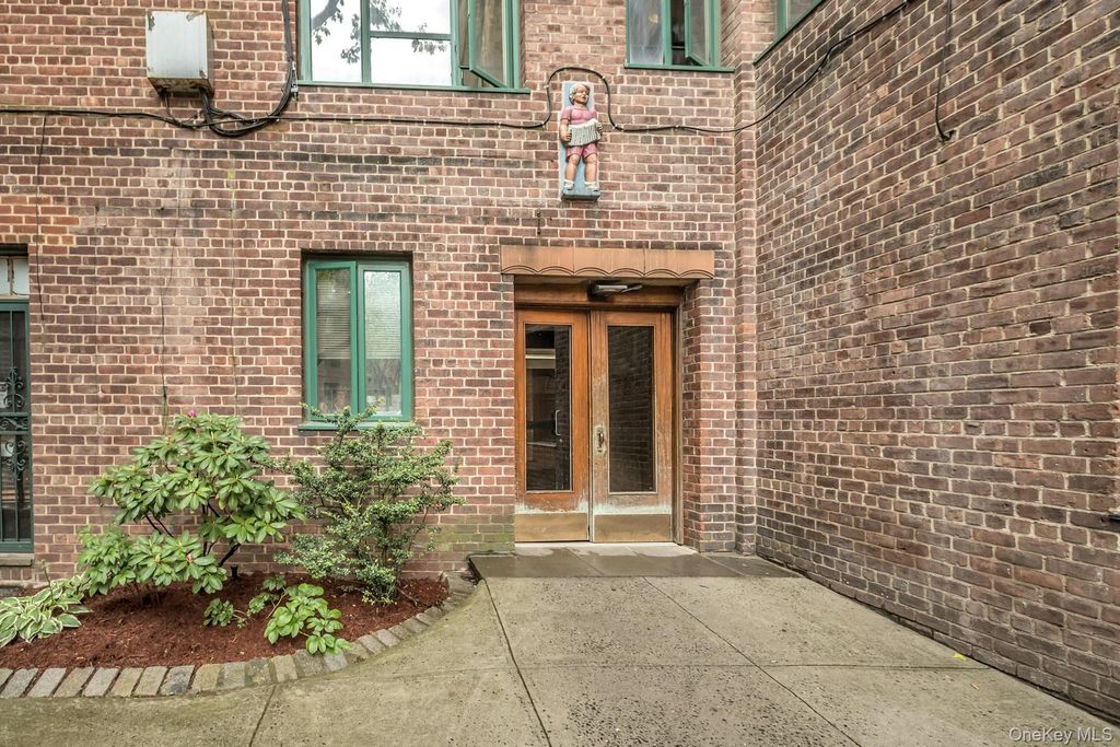 1579 Metropolitan Avenue 3B, Bronx, NY 10462 — photo 2