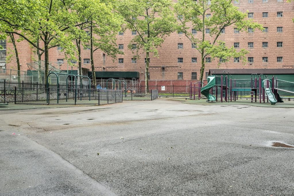 1579 Metropolitan Avenue 3B, Bronx, NY 10462 — photo 5