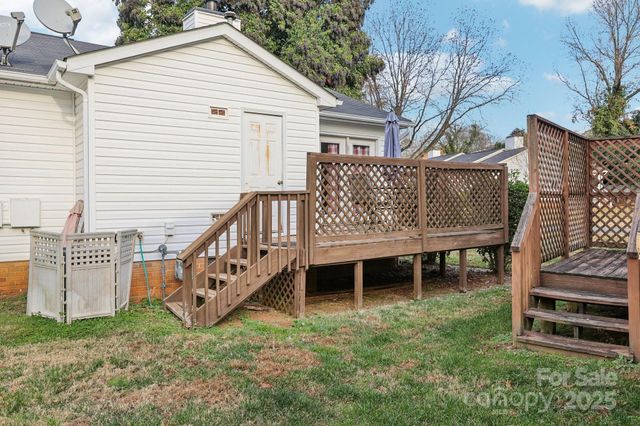 6042 Crape Myrtle Lane, Charlotte, NC 28216