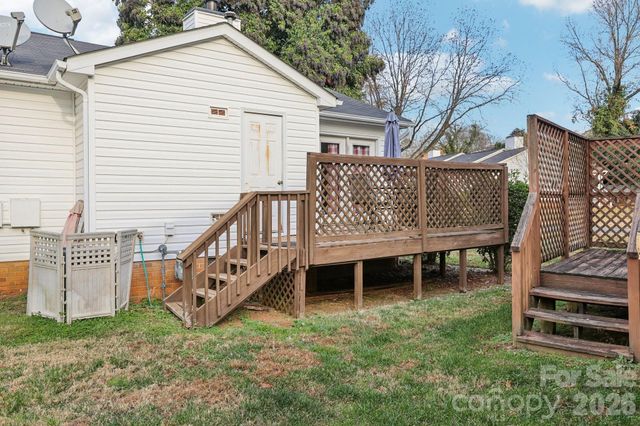 6042 Crape Myrtle Lane, Charlotte, NC 28216