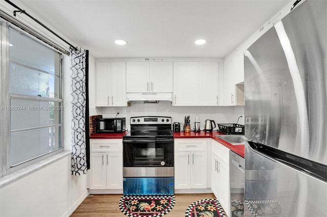 2999 NW 48th Ave 245, Lauderdale Lakes, FL 33313