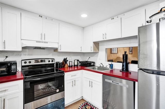 2999 NW 48th Ave 245, Lauderdale Lakes, FL 33313