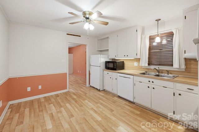 1536 Nottingham Drive, Newton, NC 28658