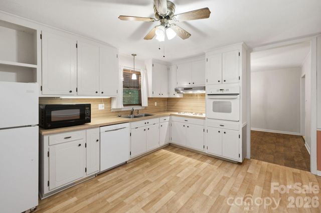 1536 Nottingham Drive, Newton, NC 28658