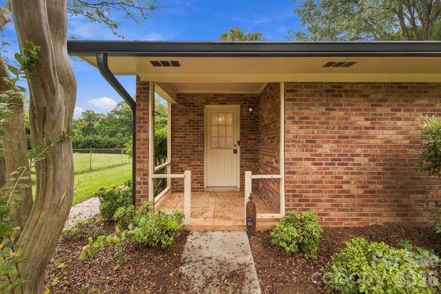 1536 Nottingham Drive, Newton, NC 28658