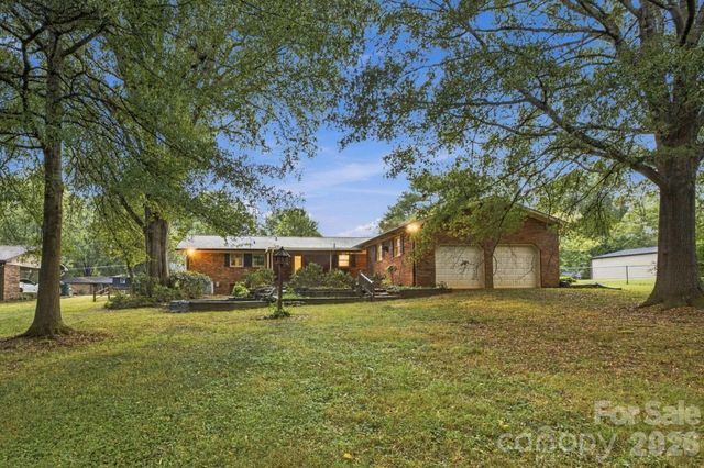 1536 Nottingham Drive, Newton, NC 28658
