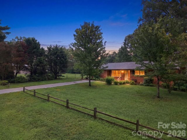1536 Nottingham Drive, Newton, NC 28658