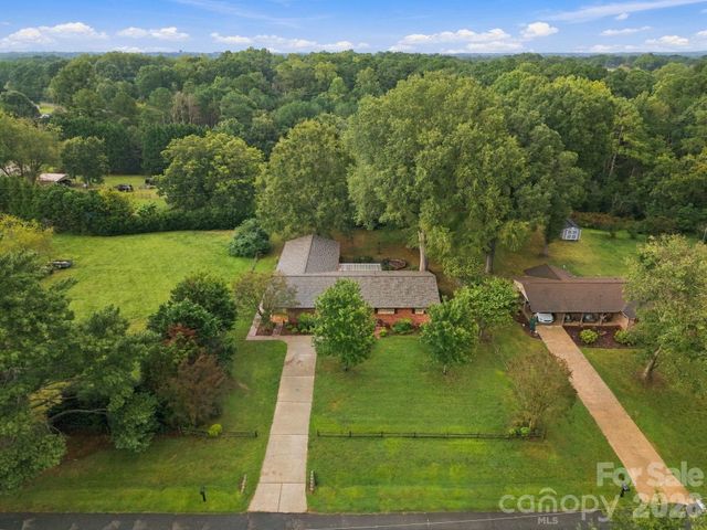 1536 Nottingham Drive, Newton, NC 28658