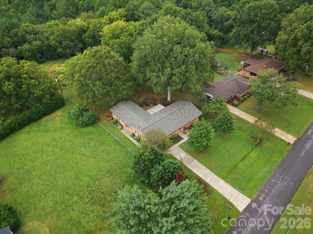 1536 Nottingham Drive, Newton, NC 28658