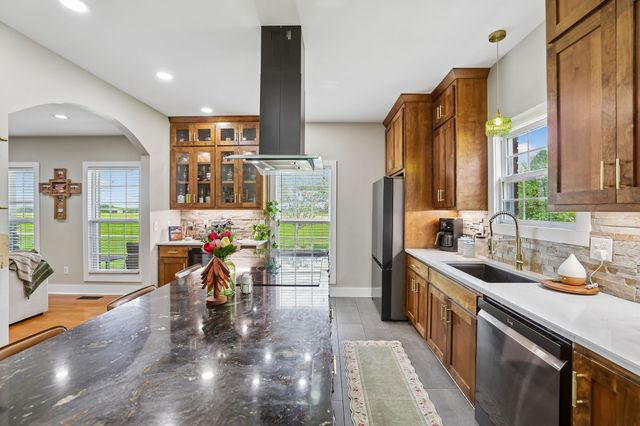 549 Lee Ln, Huntland, TN 37345