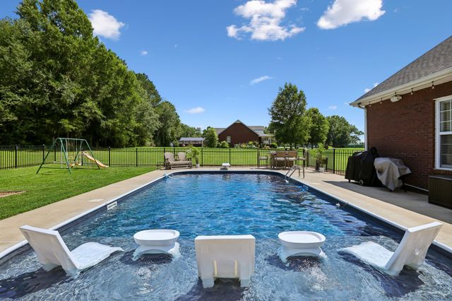 549 Lee Ln, Huntland, TN 37345