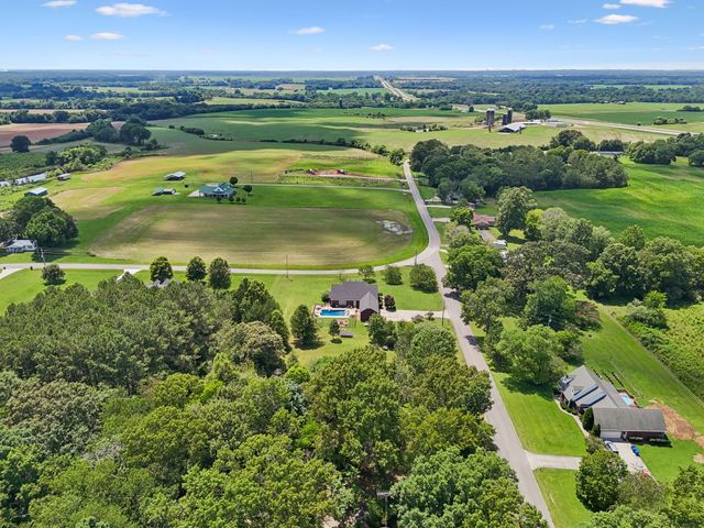 549 Lee Ln, Huntland, TN 37345