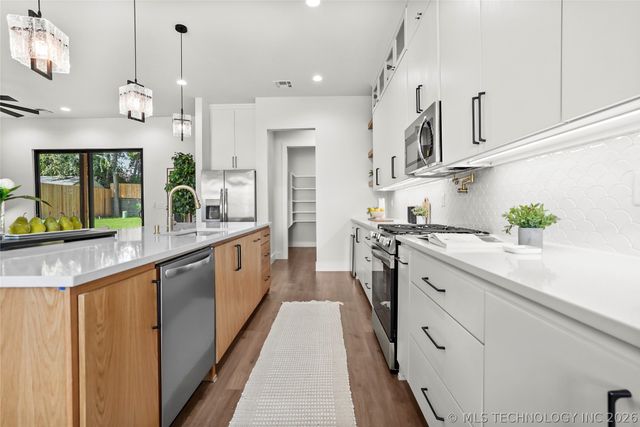 7923 E 26th Place, Tulsa, OK 74129