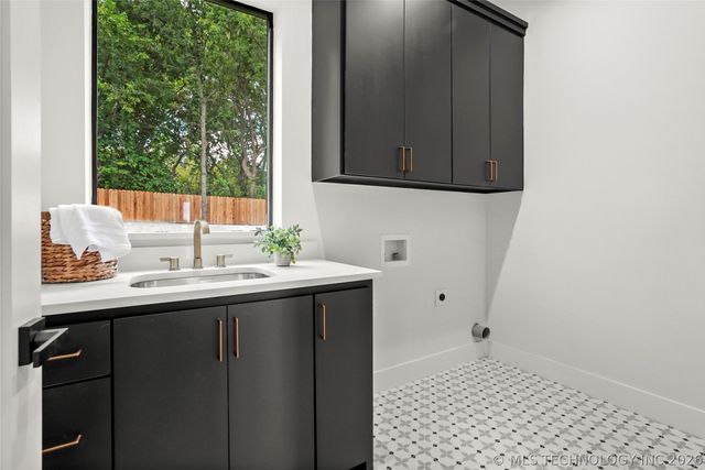 7923 E 26th Place, Tulsa, OK 74129