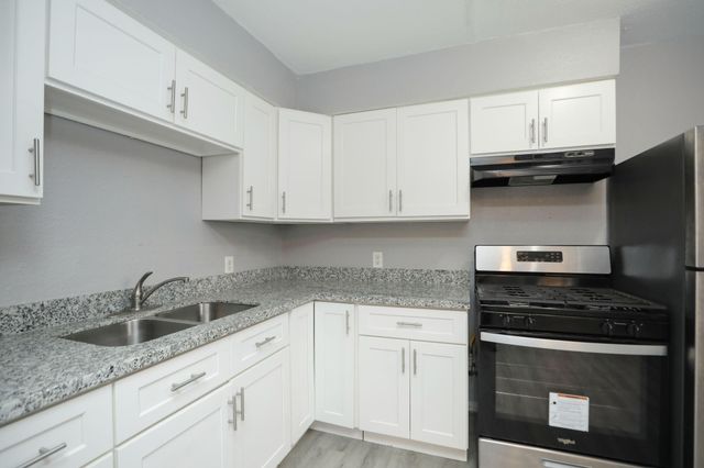 8127 Colonial Lane 2, Houston, TX 77051