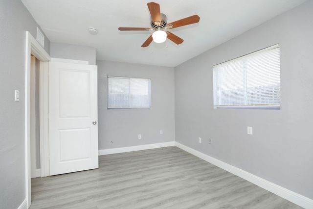 8127 Colonial Lane 2, Houston, TX 77051