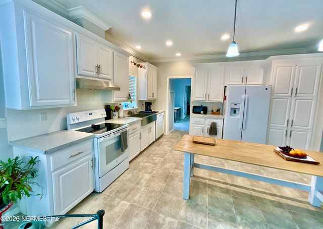 122 TANNER Road, Florahome, FL 32140