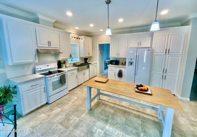122 TANNER Road, Florahome, FL 32140