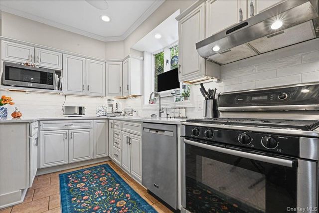 176 S Centre Avenue, Rockville Centre, NY 11570