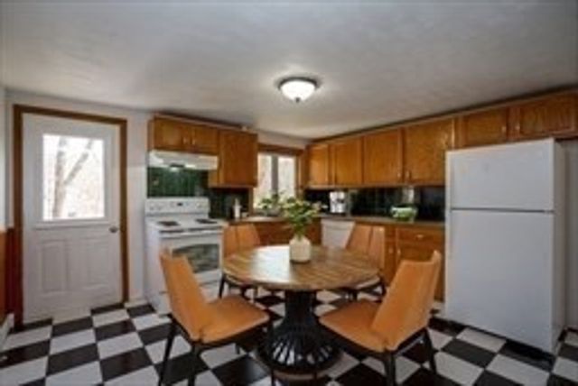 87 Winthrop St, Rehoboth, MA 02769