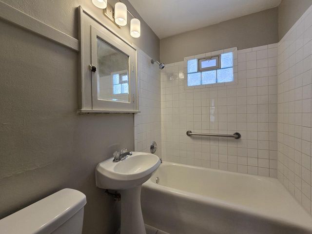 4933 N 38th STREET, Milwaukee, WI 53209