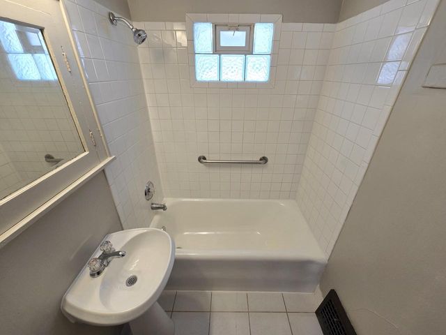 4933 N 38th STREET, Milwaukee, WI 53209