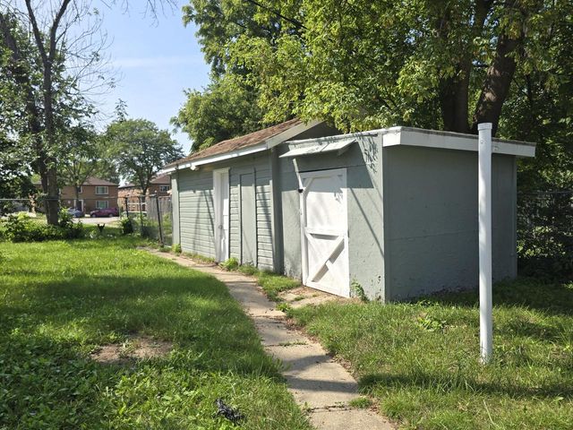 4933 N 38th STREET, Milwaukee, WI 53209