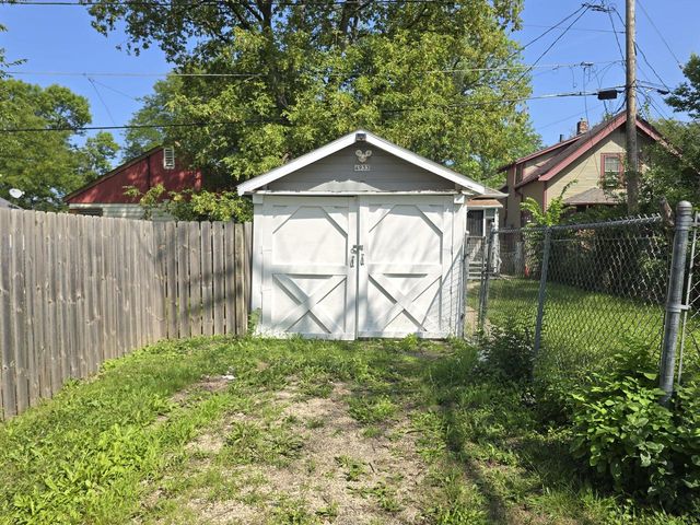4933 N 38th STREET, Milwaukee, WI 53209