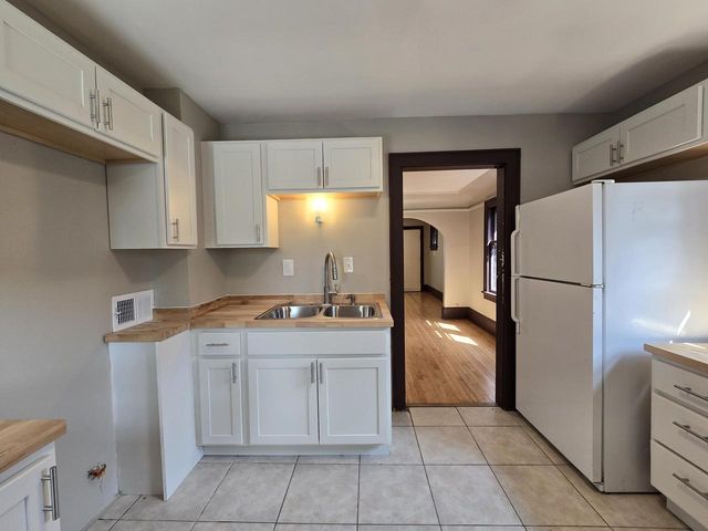 4933 N 38th STREET, Milwaukee, WI 53209