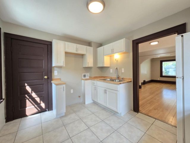 4933 N 38th STREET, Milwaukee, WI 53209