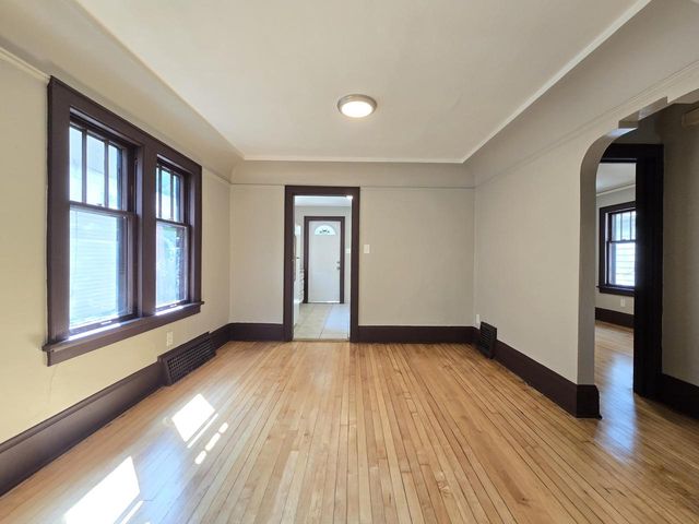 4933 N 38th STREET, Milwaukee, WI 53209