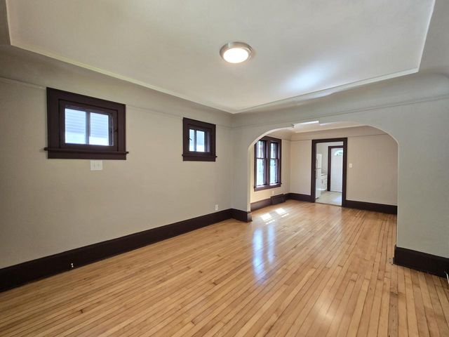 4933 N 38th STREET, Milwaukee, WI 53209