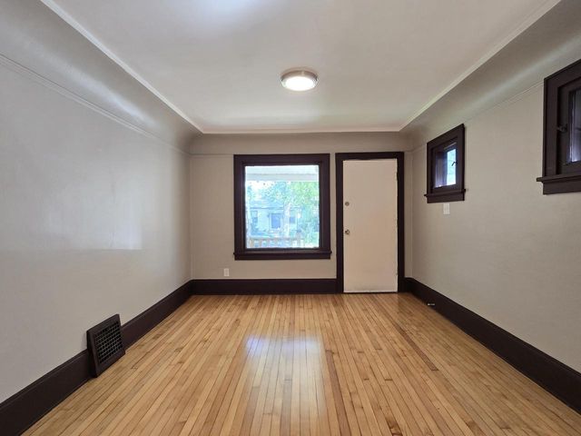 4933 N 38th STREET, Milwaukee, WI 53209