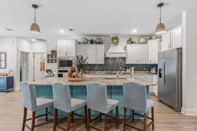 1469 Ballyhoo Dr, Gulf Breeze, FL 32563